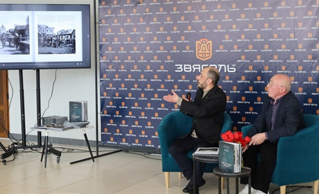 Унікальні світлини з приватних архівів: у Звягелі презентували фотоальбом про площу Лесі Українки