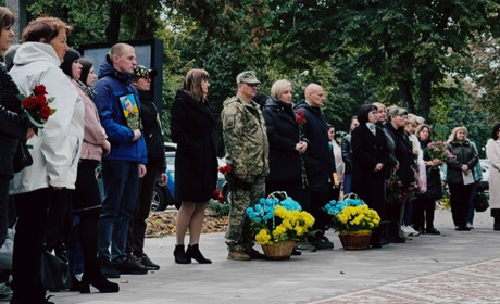 Квіти, імена й спогади: як у Глухові вшанували загиблих захисників