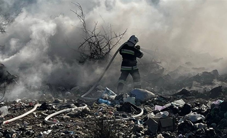 Пожежа на сміттєзвалищі: за межами Городка вигоріло 400 м², що кажуть рятувальники