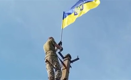 ЗСУ підняли український прапор на лівобережжі Херсонщини (ВІДЕО)