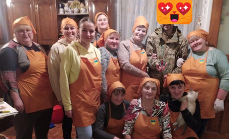 Смачні гостинці для ЗСУ: переяславські волонтери зібрали посилки воїнам на позиції під Бахмут