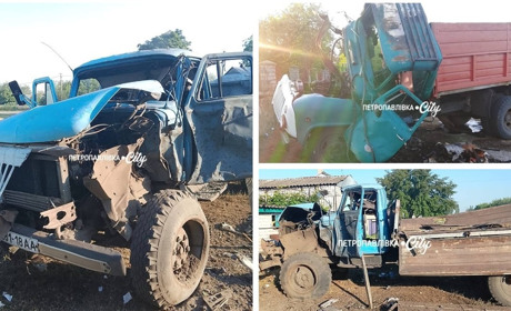 У Троїцькому ворожі «Молнії» пошкодили вантажівки, трактор і будинок