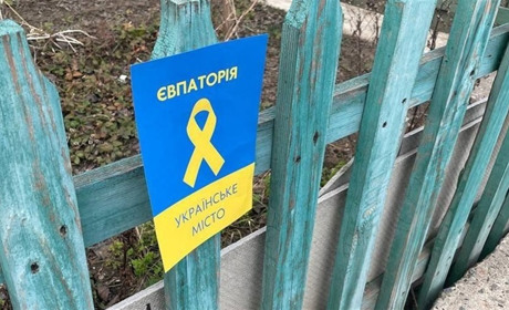 Кримські супермаркети отримали наказ слідкувати за тим, хто купує синю або жовту фарбу