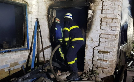 Двум многодетным семьям мелитопольских погорельцев очень нужна ваша помощь