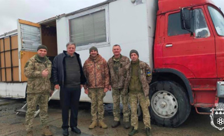 Міський голова Нетішина придбав для воїнів «будинок на колесах»