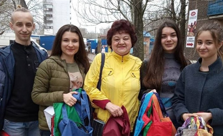 "Нет полиэтилену!": школьники из Торецка призывают заменить пластиковые пакеты экосумками