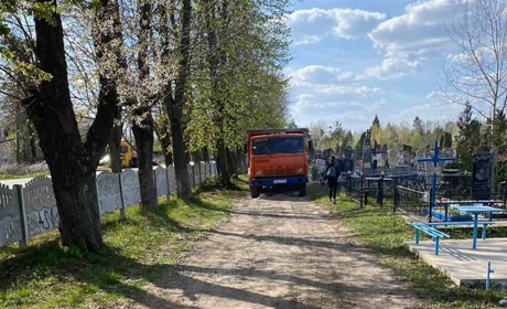 На кладовищах провели благоустрій і очистку від сміття: просять не робити стихійних смітників