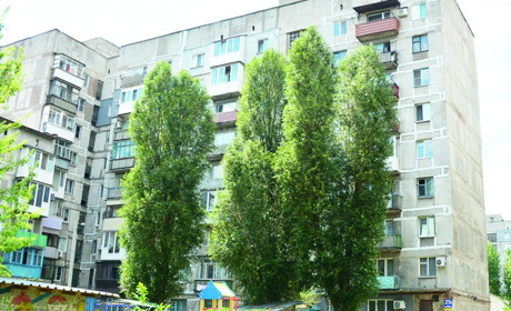 Місто закріплює кадри: молодій лікарці перинатального центру надали житло