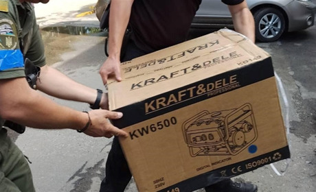 Волонтери передали мешканцям Торецька генератор. Де він буде працювати