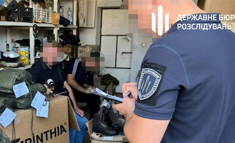 На Хмельниччині двоє військових крали з частини амуніцію та продавали