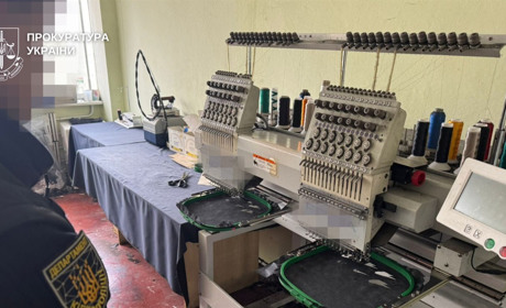 Припинено діяльність підпільного цеху, де шили «брендовий» одяг