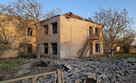 На Херсонщині окупанти атакували житлові будинки, освітній та медичний заклади