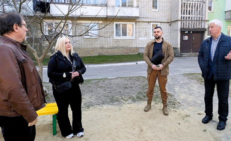 У Славуті відкрили дитячий майданчик на честь загиблого воїна Вадима Суворова