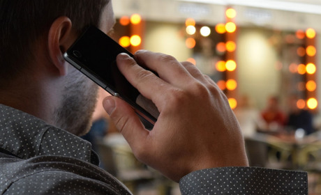 70-річну жінку зі Сватового обдурили на 23 тисячі гривень: на Луганщині активізувалися шахраї