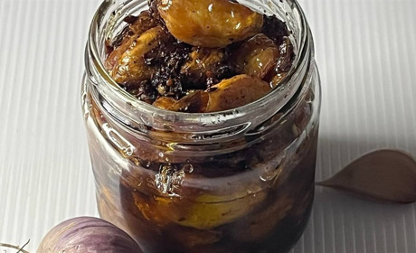 Печений часник, який зникає зі столу за хвилини: простий рецепт