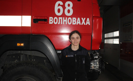 Бігає босоніж по снігу та рятує життя людей — історія волноваської рятувальниці Аліни Дегтярьової