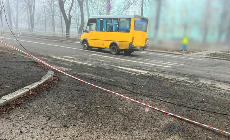 Ворожі обстріли Херсонщини: російські терористи поцілили у житлові будинки та дитячий майданчик