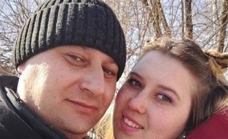 Мужчина из Попасной рискуя своей жизнью вывозит людей в Бахмут