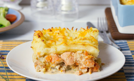 Рецепт дня: картопляний пиріг із минтаєм