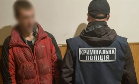 Зловмисника, який зірвав фото захисника із меморіалу Героїв в Умані, затримала поліція