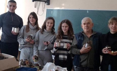 Студенти Кременецької педакадемії виготовили понад сто окопних свічок
