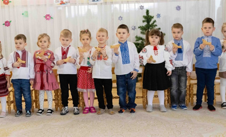 Як маленькі старокостянтинівці зустрічали весну на Стрітення