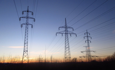 На яких вулицях Сватового та у яких селах району не буде світла 12 січня: графік відключень