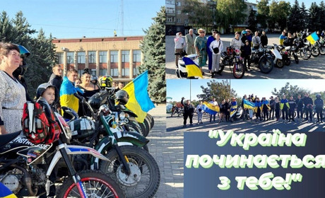 Україна починається з тебе: юнаки Красноградщини присвятили мотопробіг нашим Захисникам і Захисницям