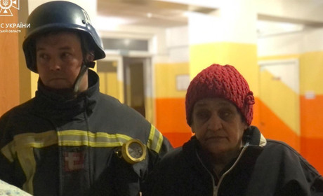 Рятувальники показали, як евакуювали людей зі зруйнованого бомбою Свеського інтернату