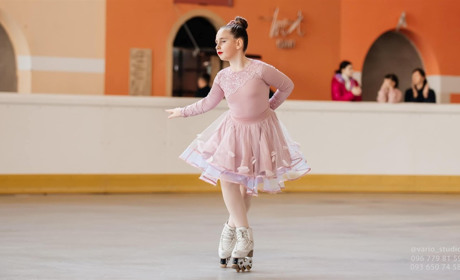 «Грація на роликових ковзанах»: як у Нікополі проходять заняття в фігурного катання на роликах