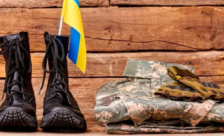 Чому родини полеглих захисників і захисниць не одразу отримують виплати? Пояснення юристів