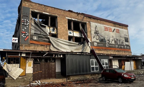 Удар по центру Новгород-Сіверського: ворожі дрони знищили універмаг «Ярославна»