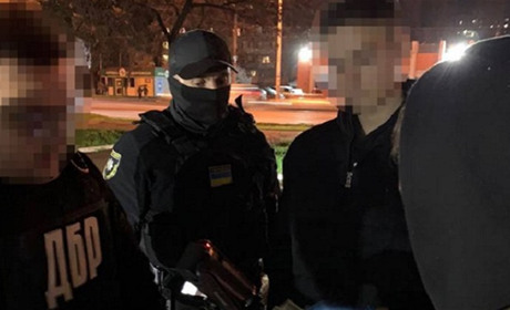 На Одещині спіймали прикордонника, який крав і продавав зброю злодіям