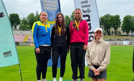 Спортсменка Переяславської ДЮСШ Олена Самолюк стала чемпіонкою України зі штовхання ядра