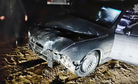 "Вживав алкоголь вже після ДТП": водій BMW наїхав на електроопору