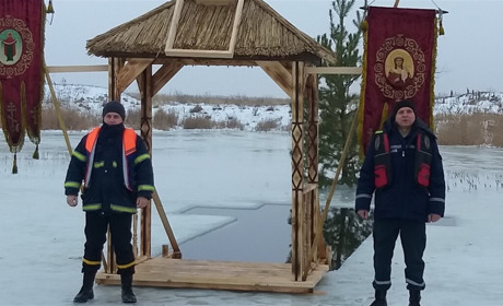 Плануєте пірнути на Водохреща? Згадайте не лише як хреститись, а й правила купання