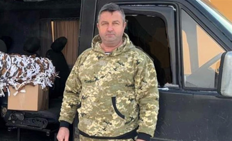 Волонтер, із Кременця, який доставляє допомогу бійцям та допомагає з евакуацією людей