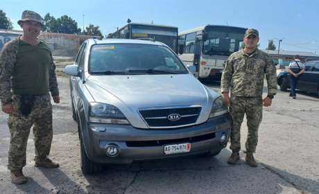 Позашляховики "Kia Sorento" від Нетішинської громади відправлені військовим у гарячі точки