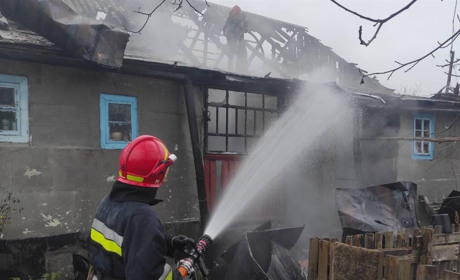 Надзвичайники Шепетівщини ліквідували 2 пожежі в житлових будинках