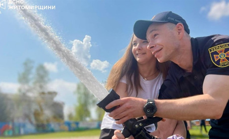 У закладах освіти рятувальники навчають дітей, як діяти при пожежі чи іншій екстремальній ситуації