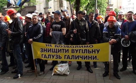 42 гірники "Червоноградської" залишилися під землею, бо зарплату за листопад обіцяли, але не дали