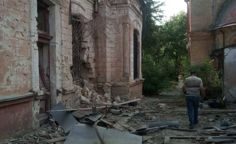 Під обстріли окупантів потрапив історичний корпус Херсонського державного університету