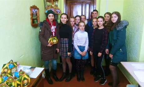 Школярі Великоцепцевицької школи зібрали кошти та пожертвували хворим дітям для лікування