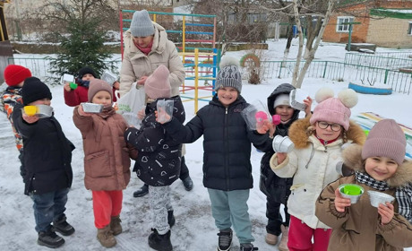Зимова магія в долоньках, або Як малята дитячого садка у Первомайську будували замок для гнома