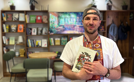 Випити кави, попрацювати чи взяти книжку додому: у Сарнах відкрилася кавʼярня-бібліотека Sonnet