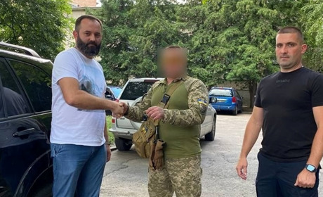 Зі Сміли захисникам передали черговий транспортний засіб