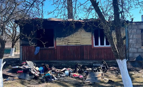 На Сарненщині вщент згорів будинок: родина потребує допомоги