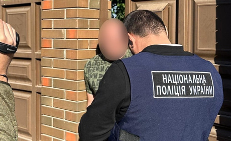 1,3 мільйона гривень наживи: на Сумщині судитимуть шахраїв, які торгували виїздом з України