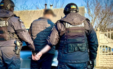 Затримали двох звягелян, яких підозрюють у продажі заборонених речовин: вилучено 200 тисяч гривень