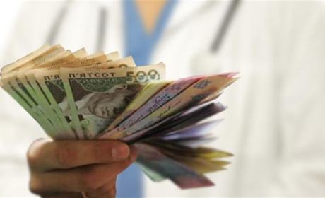 Керівника переміщеного з Луганщини медзакладу підозрюють у розтраті: нарахував собі премію у 3000%